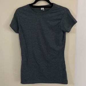 ‼️Free w/Purchase‼️NWOT Medium/Dark Grey Short Sleeve Crew Neck Plain T Shirt